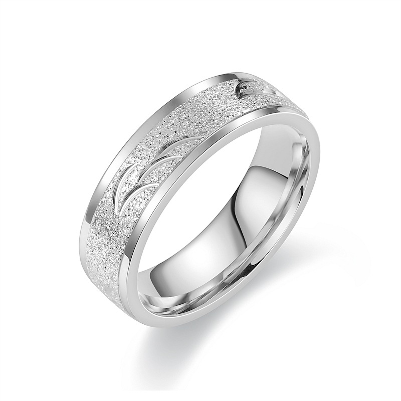 Anillos de acero de titanio de moda de nicho europeo y americano, anillos de pareja tallados esmerilados simples y populares, joyería de mano transfronteriza al por mayor