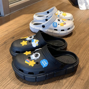2023 new hole shoes women's shoes women's hole shoes integrated fashion thick beach shoes closed toe sandals