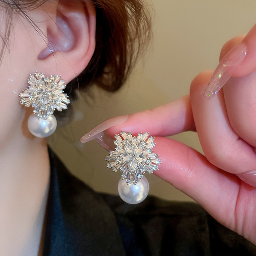 New high-end zircon pearl earrings for women, French style, light luxury, fashionable earrings, niche design, exaggerated earrings