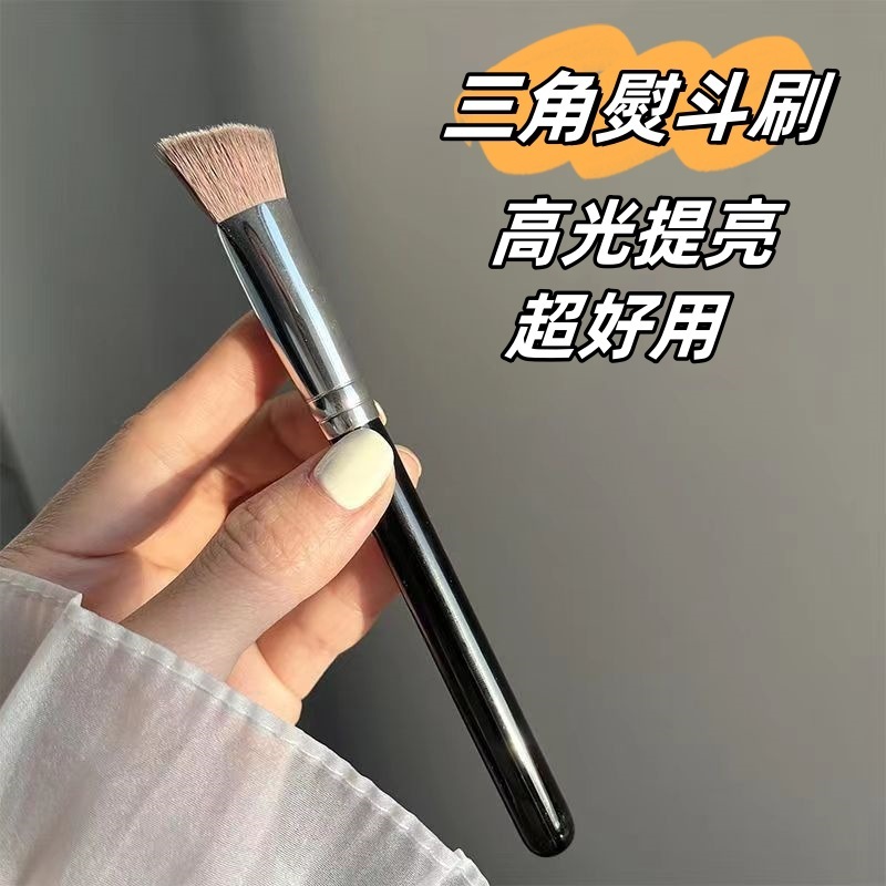 Triangle high-gloss brush iron brush concealer brush facial seamless foundation brush brightening brush soft hair new makeup brush cross-border Triangle high-gloss brush iron brush concealer brush facial seamless foundation brush brightening brush soft hair new makeup brush cross-border