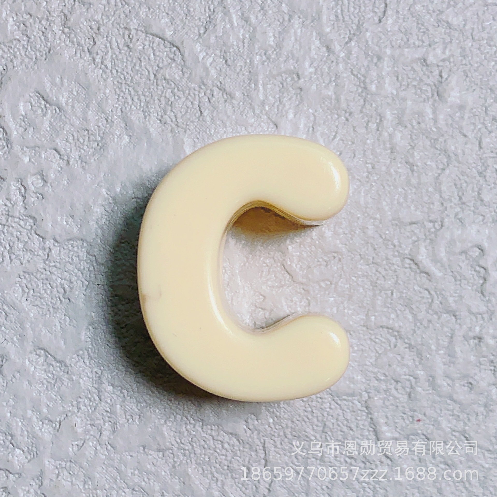 C (beige)