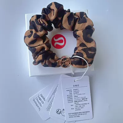 Saç üçün rezinlər, Scrunchie Metal Logo Hair - whd-hair-tie-leopard-print