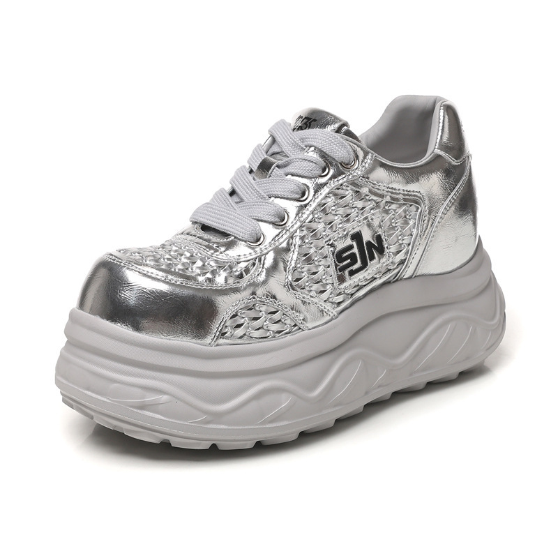 Giày sneaker nữ đế dày tăng chiều cao, thiết kế rỗng thoáng khí, phối trắng cơ bản — màu đen