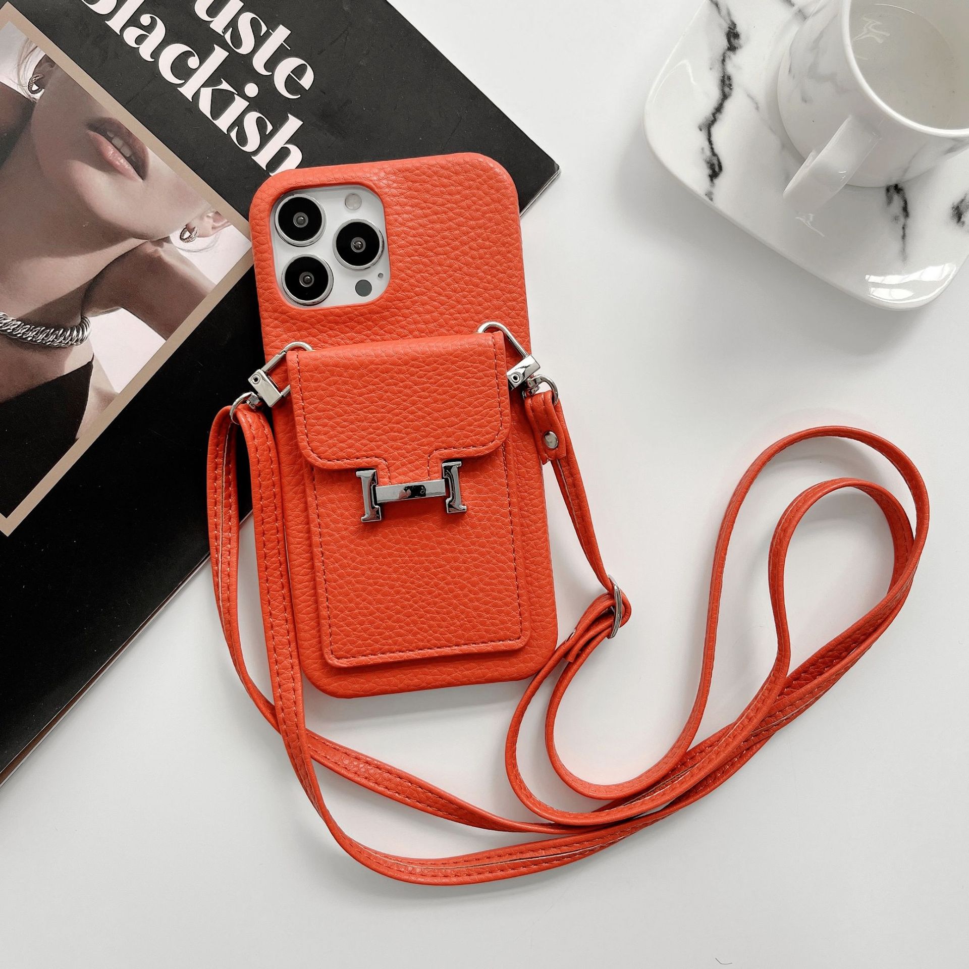 Aplicable al iPhone 17 ProMax Litchi Pattern Hermes bolsa de tarjetas inclinada en la caja del teléfono móvil enchufe de tarjetas colgantes funda de cuero a prueba de caídas