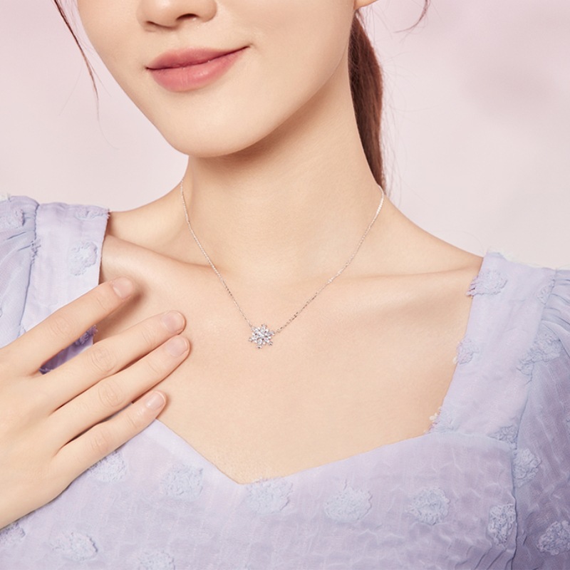S925 Sterling Silber Schneeflocke Halskette weibliche Nische Mode neue Pullover Kette Schmuck Gefrorene Weihnachten Anhänger_voghion.com