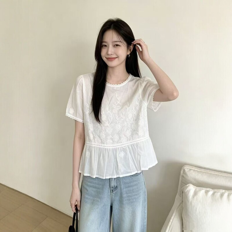 Korean-style lace-trimmed short-sleeve shirt for women, summer pure and alluring style, slimming puff sleeve design, niche top wholesale Korean-style lace-trimmed short-sleeve shirt for women, summer pure and alluring style, slimming puff sleeve design, niche top wholesale