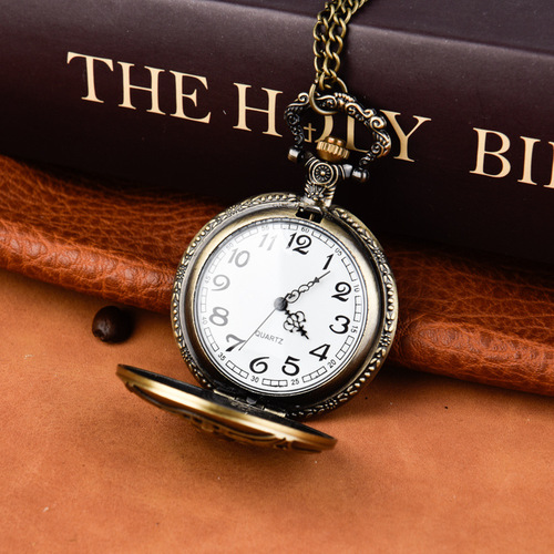 Retro Large Bronze Pocket Watch Quartz Pocket Watch Reunion Jufu Deer Quartz Watch Flip Pocket Watch 9021