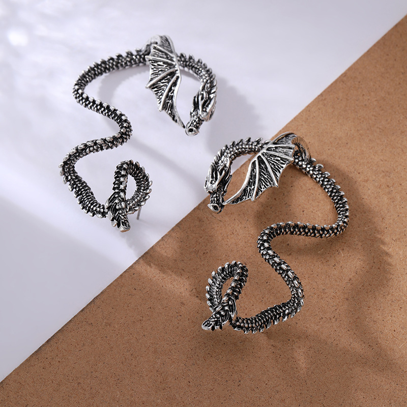Yun Brocade retro punk gótico aleación de zinc aretes de dragón enrollados clip exagerado pernos de dragón