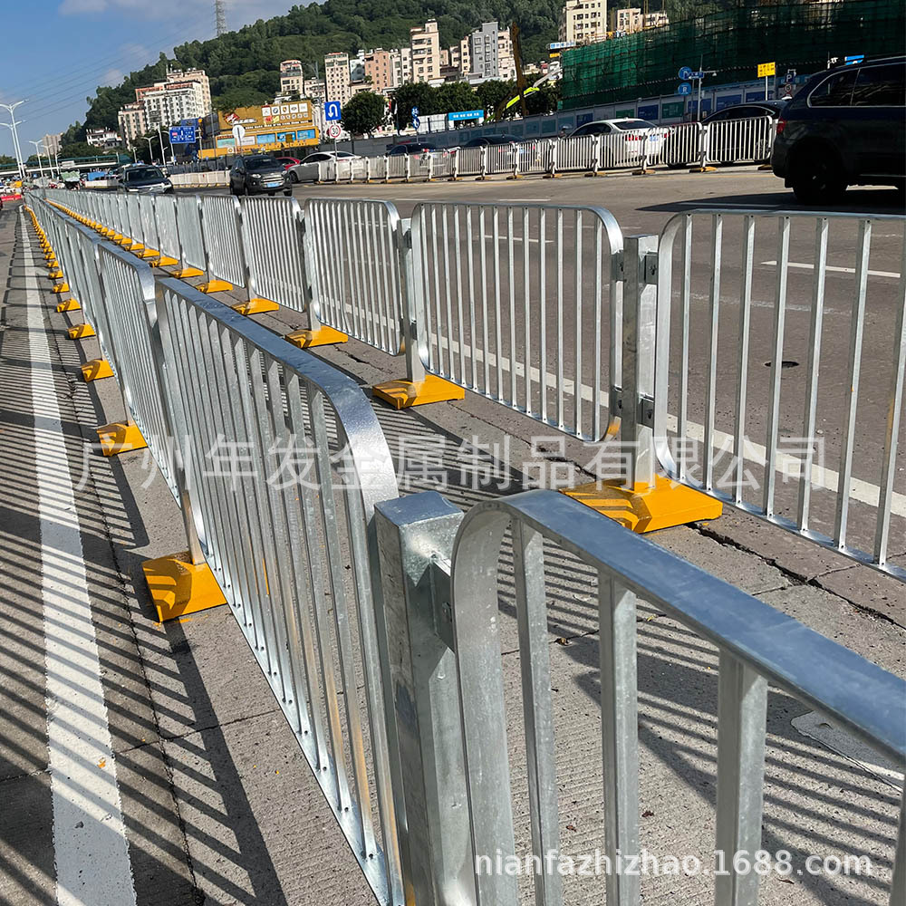 港式护栏 甲型护栏 乙型护栏人行道市政护栏网厂家制作Q235材质