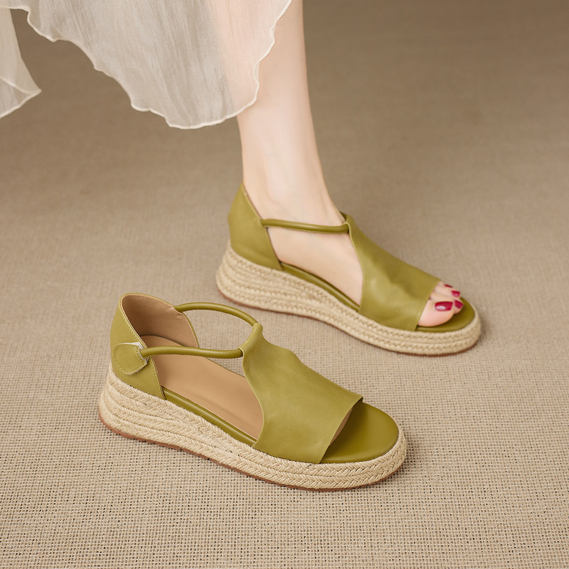 Beautiful and Stunningly Attractive Thick-Soled Roman Fish-Mouth Sandals for Women, Suitable for Summer Wear, Fashionable Wedge Heels That Are Comfortable and Do Not Tire Your Feet, with a High-End Feel and Soft Soles Beautiful and Stunningly Attractive Thick-Soled Roman Fish-Mouth Sandals for Women, Suitable for Summer Wear, Fashionable Wedge Heels That Are Comfortable and Do Not Tire Your Feet, with a High-End Feel and Soft Soles