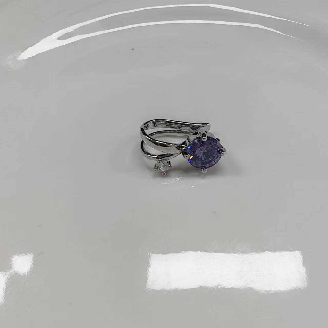 Clip de orejas de zircón ultra brillante para mujeres ligero de lujo de alto nivel sin agujeros de orejas, clip de hueso de orejas único y hermoso pendientes de orejas