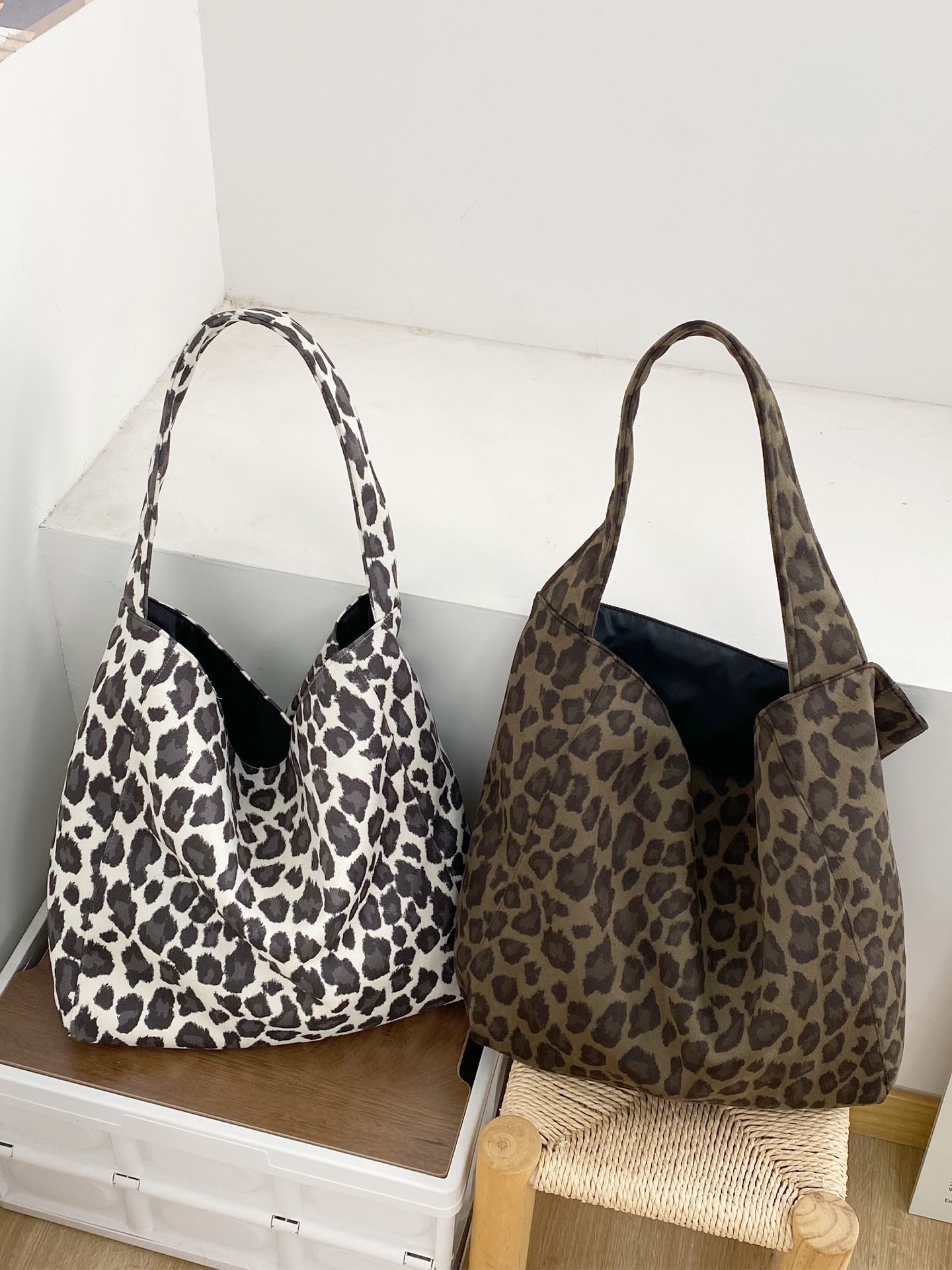 Estilo perezoso coreano bolso de hombro con estampado de leopardo bolso de hombro simple y de moda bolso de hombro con lona de gran capacidad bolso tote retro Baiyi otoño