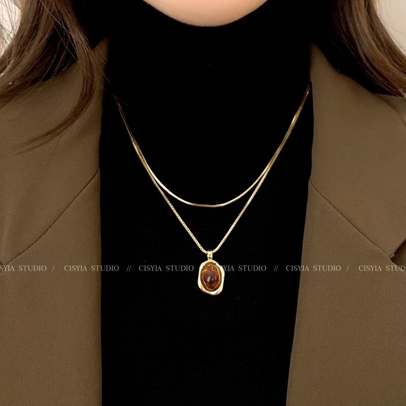 Popular Amber Stacked Gold Sweater Necklace for Girls 2024 Autumn and Winter New Light Luxury High-end Niche Sweater Chain