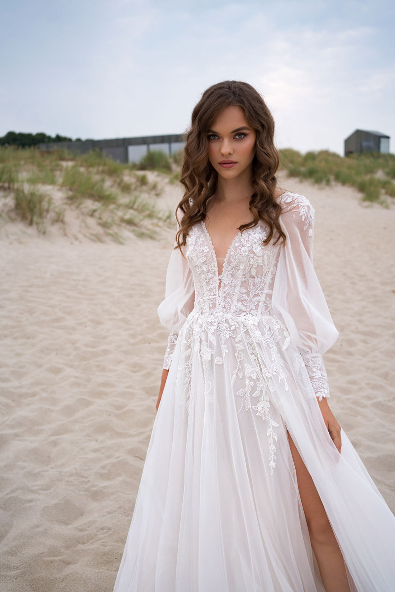 Elegante abito da sposa donna con scollo a v e maniche in pizzo_voghion.com