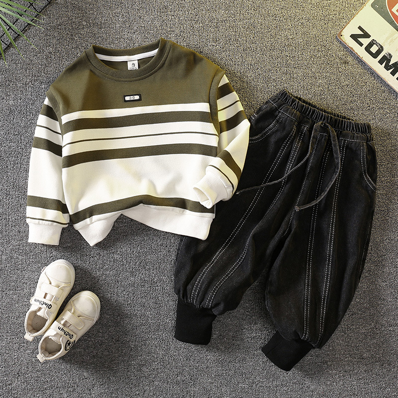 6084 traje de niño 2024 nueva ropa de primavera y otoño bebé ropa de moda roja neta suéter de otoño para niños de dos piezas