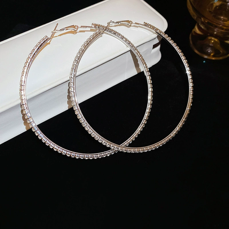 Серебряная игла, металлические модные сексуальные серьги, простой и элегантный дизайн, стиль лёгкой роскоши, стиль высокого качества