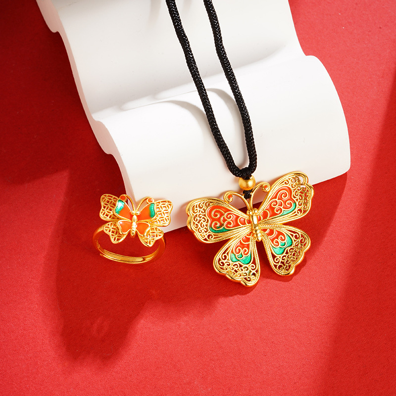 Oro ardiente azul hueco collar de mariposa anillo de aleación de cobre chapado en oro antiguo patrimonio fábrica al por mayor suministro de Yiwu