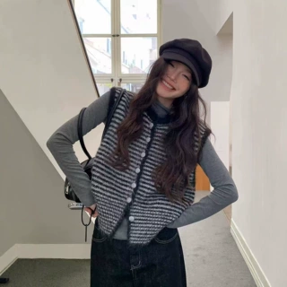 2026韩系显高显瘦撞色感新款条纹针织马甲女春秋新款无袖毛衣开衫