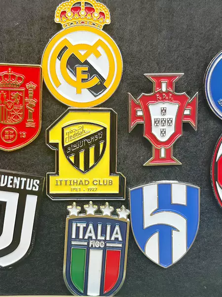 Real Madrid Ac Milan Chelsea Italy Portugal Spain Metal Painted Football Badge Commemorative Brooch