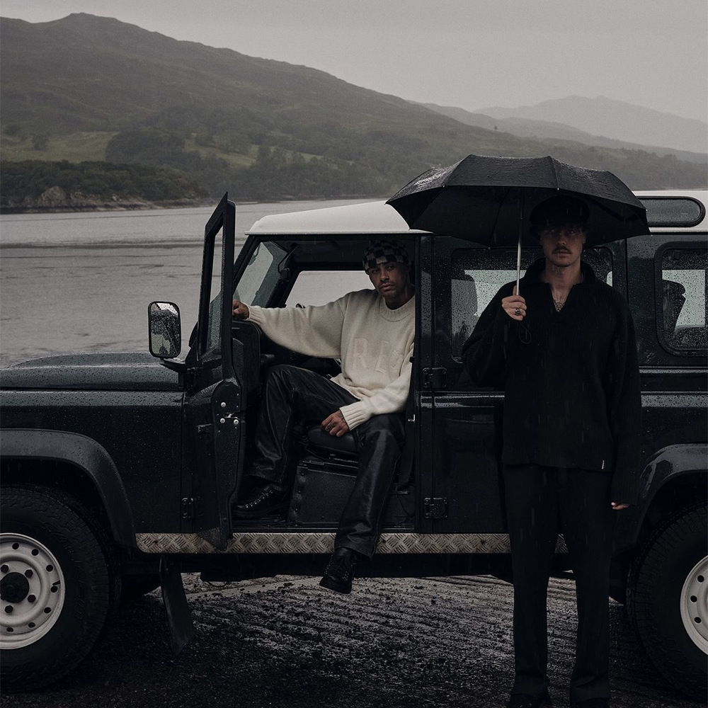 Otoño y invierno nuevo representante letras pegatinas bordadas suéter de cuello redondo suéter de tendencia suelta camiseta de punto