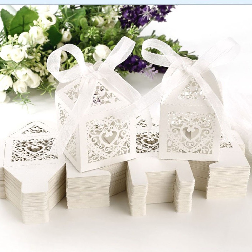 婚庆镂空喜糖盒珠光纸白色情人节巧克力爱心糖果盒现货工厂直销