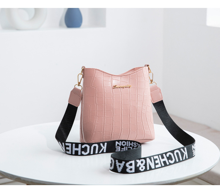 Crocodile Pattern Crossbody Bucket Bag With Webbing Shoulder Strap_voghion.com