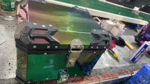 Fabricante de inventario claro Caja trasera de titanio 45L / 65L / 80L galvanizado espejo de motocicleta Caja trasera de aleación de aluminio