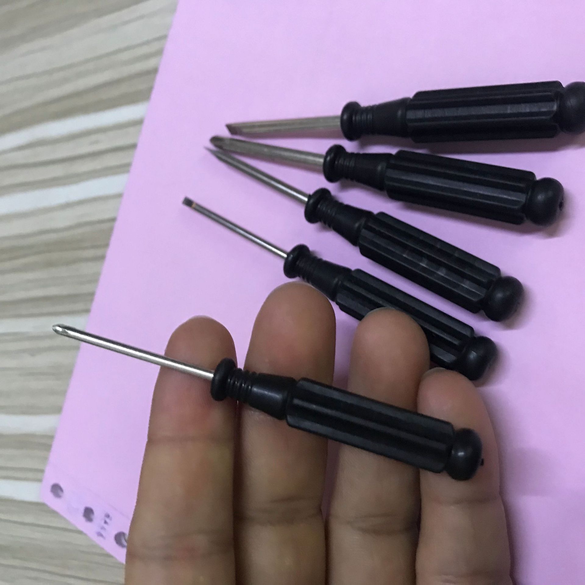 FUENTE fabricante pequeño destornillador 2cm 2,5 cm 3cm Cruz palabra juguete regalo 2,5mm pequeño destornillador