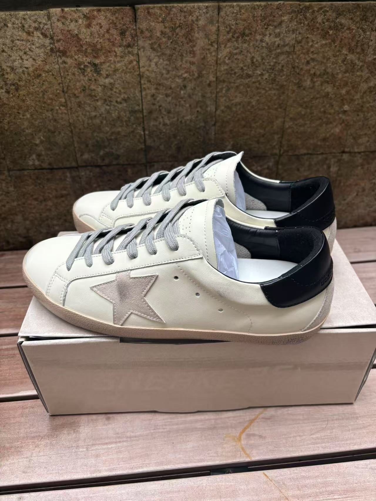 Corea del Sur viejos estrellas pequeños zapatos sucios hombres y mujeres con el mismo estilo retro casual deportes pequeños zapatos blancos 2025 nuevos zapatos sucios