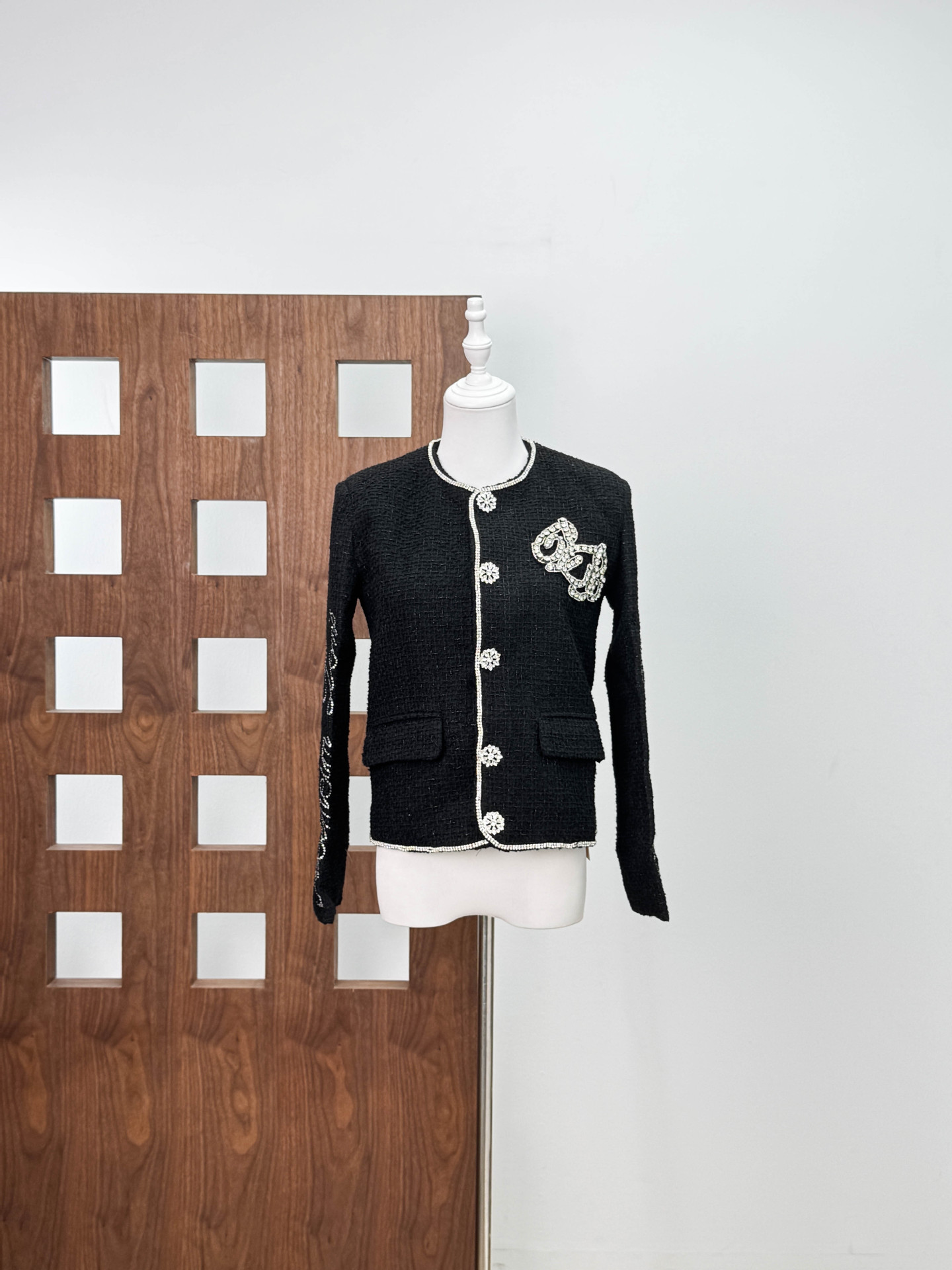 Otoño y invierno nuevo estilo Jin Mingyuan temperamento pequeña fragancia chaqueta de alta calidad clavos de trabajo pesado taladro tween grueso chaqueta corta para mujeres