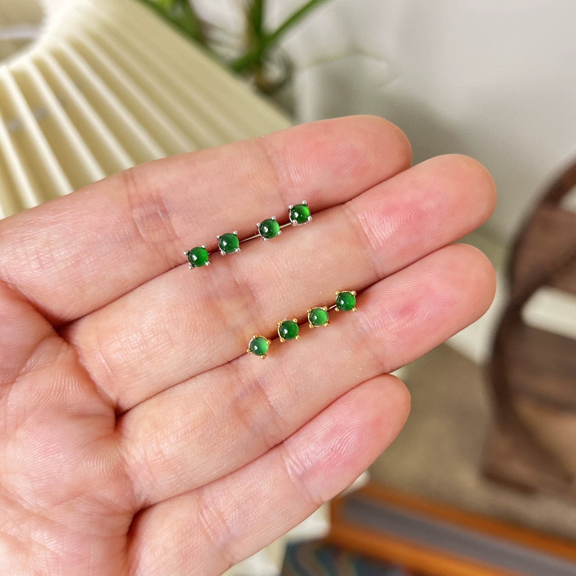 Природный изумрудный и опасный материал из четырех цветов