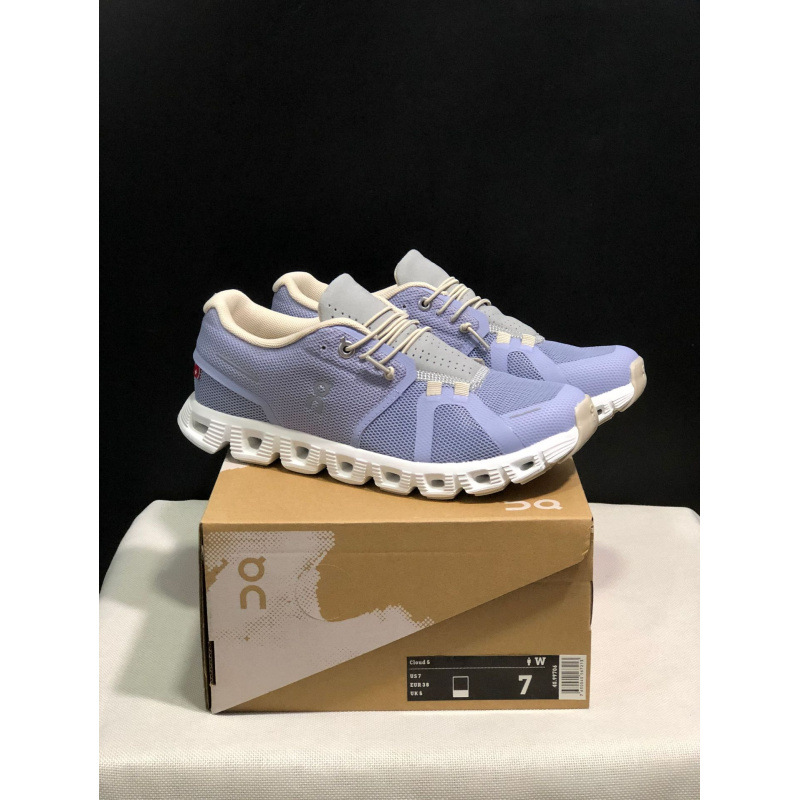 X5—하늘색과 흰색 배경