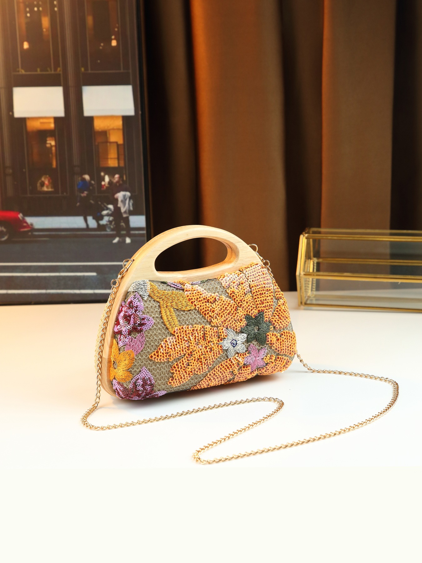 Elegant damväska i linne med paljetter och broderier_voghion.com