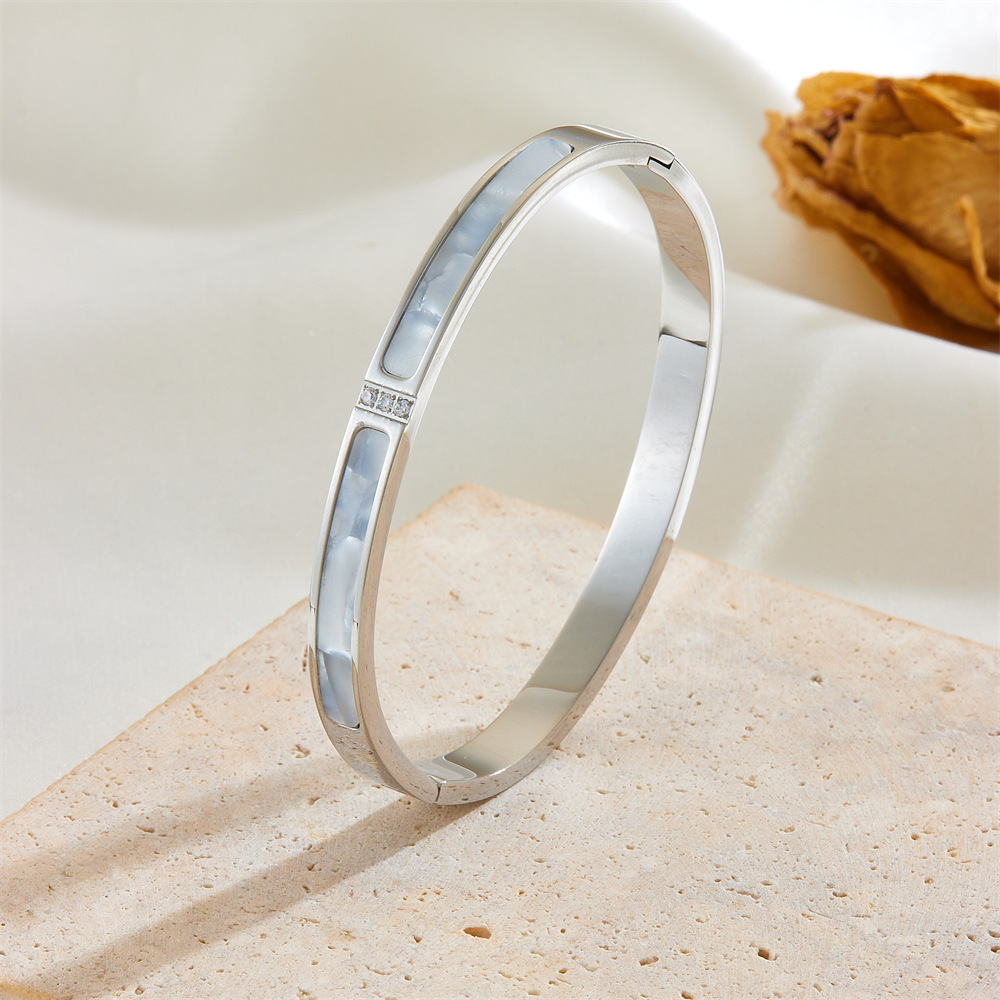 Steel color three diamonds and two shells R203
