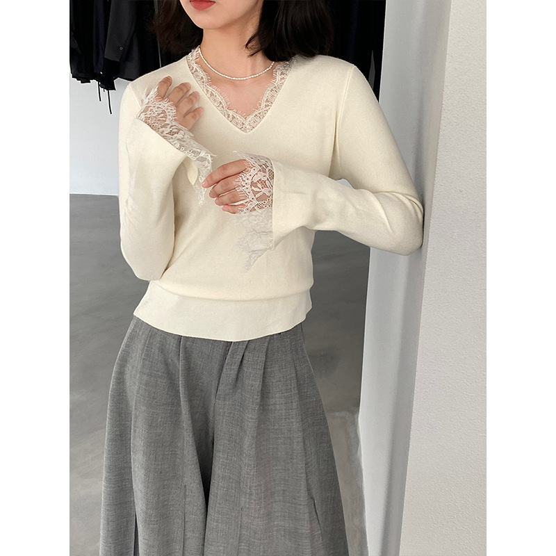 Layering Essentials! Off-White Lace-Trimmed Knit Top for Women, New Autumn 2025 V-Neck Base Shirt 8833