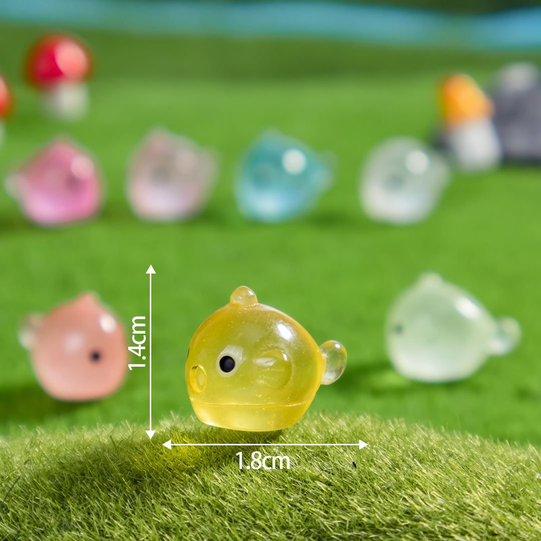 어둠 속에서 빛나는 작은 동물 긴 물방울 물고기 모듬