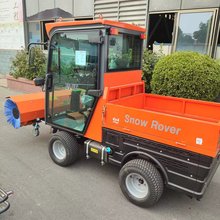 大型四驱越野清雪车推雪铲 市政除雪机全封闭燃油环卫扫雪车