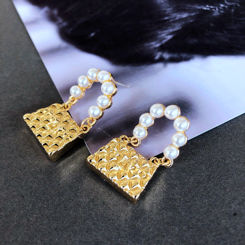 Nihaojewelry Simple Pearl Drip Glaze Heart Gemstone Earrings Wholesale Jewelry display picture 4