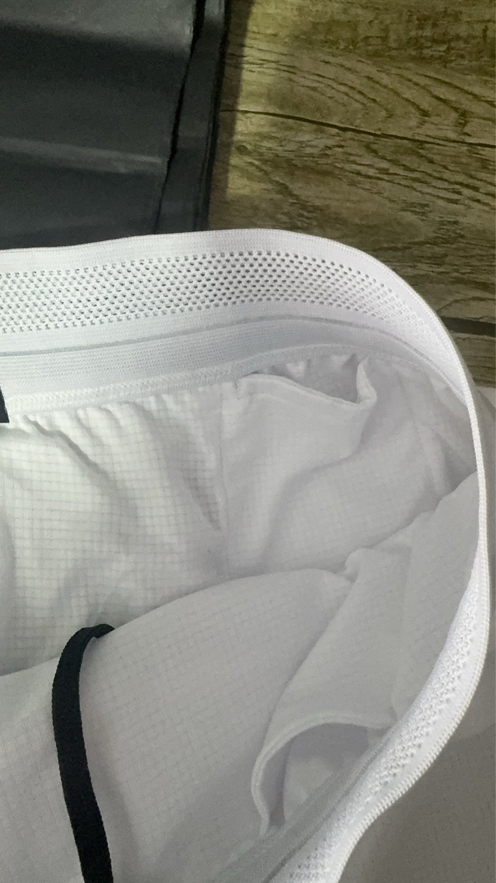 Factory direct supply of competitive three-quarter shorts