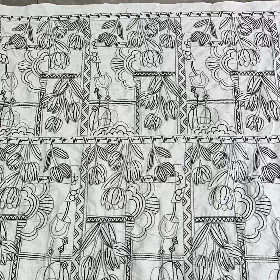 工厂直销新款易维护型吸湿速干透气透湿抗菌防霉创意花边服装面料