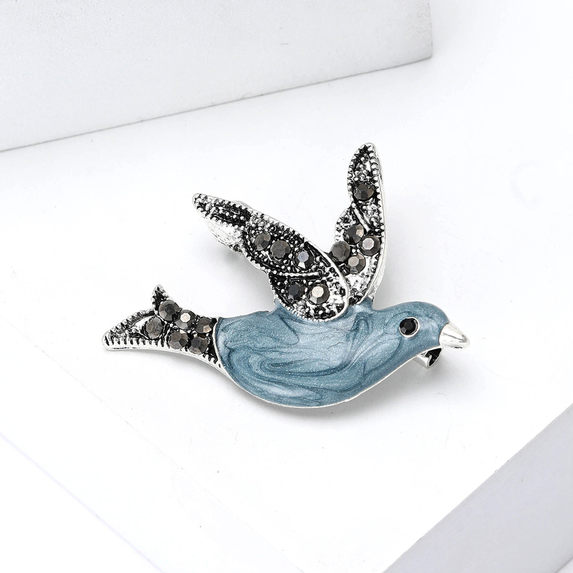 New Cartoon Alloy Enamel Peace Dove Brooch Exquisite Creative Men's and Women's Suit Cardigan Corsage Jewelry Pin