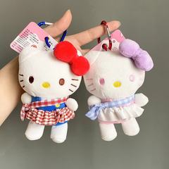クラシックな立ち姿のハローキティバッグ飾りペンダント、漫画風のかわいい車の鍵の置物、女の子へのプレゼント