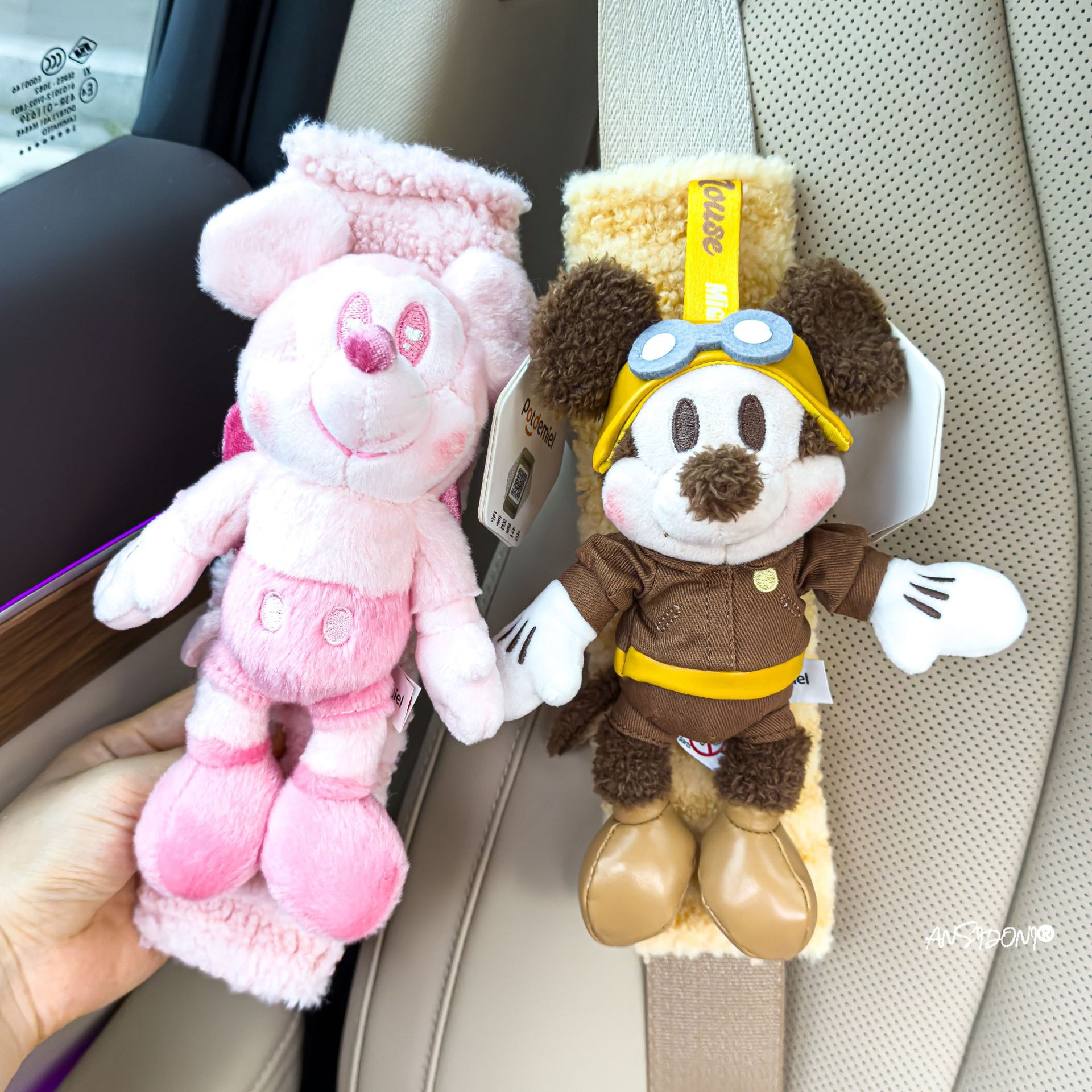 Donald Duck Car Seatbelt Shoulder Pads, Cute and Suitable for All Seasons, High-End and Soft, Children's Anti-Neck-Strain Couple Style