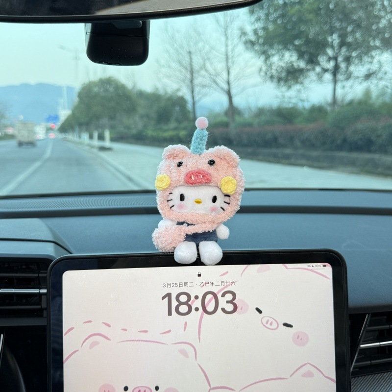 Carretera tiburón mujer mano gatita decoración de coche 2025 nuevo coche consola decoración interior muñeca de peluche