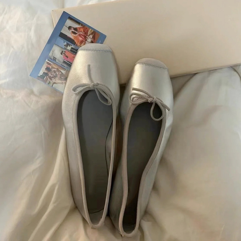 Ballerinaskor i äkta läder med rosett, platta damskor_voghion.com