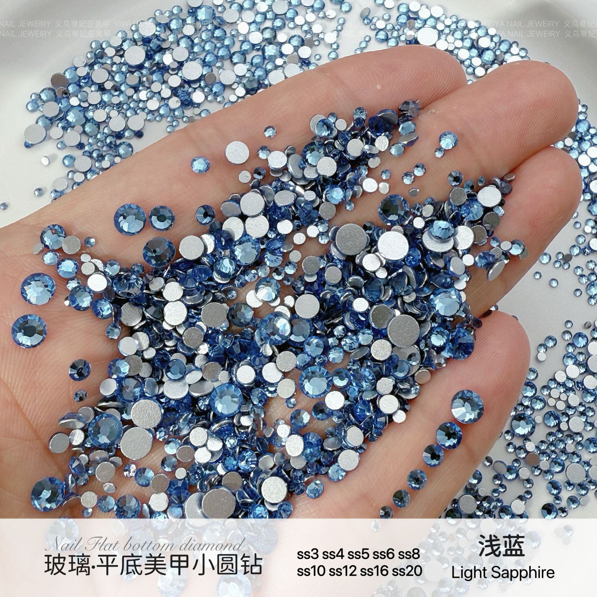 실버 배경 하늘색