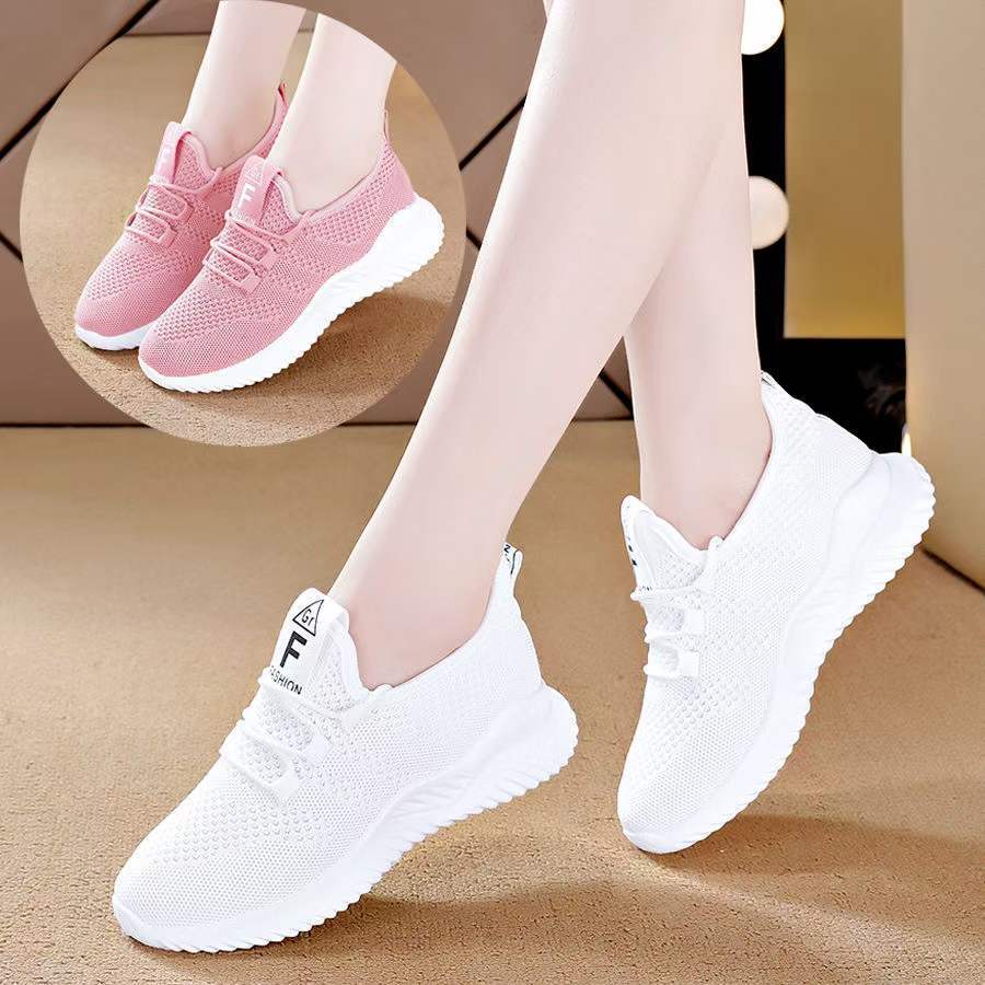 Un nuevo tipo de zapatos casuales de tejido de mujer, zapatos deportivos suaves cómodos, zapatos escolares ligeros de moda, zapatos blancos.