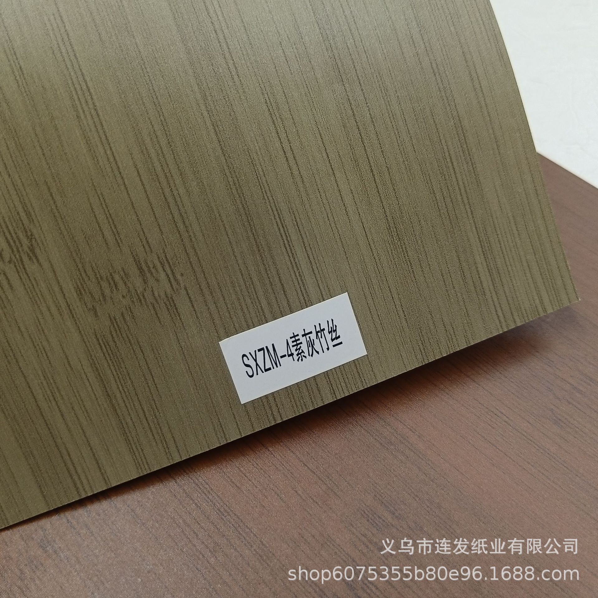 일반 회색 대나무 실크