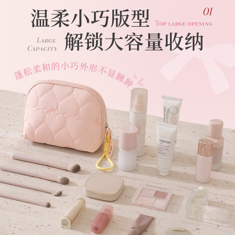 Quilted makeup bag, heart-shaped semi-circle, portable large-capacity travel storage bag, nylon fabric cosmetic storage bag