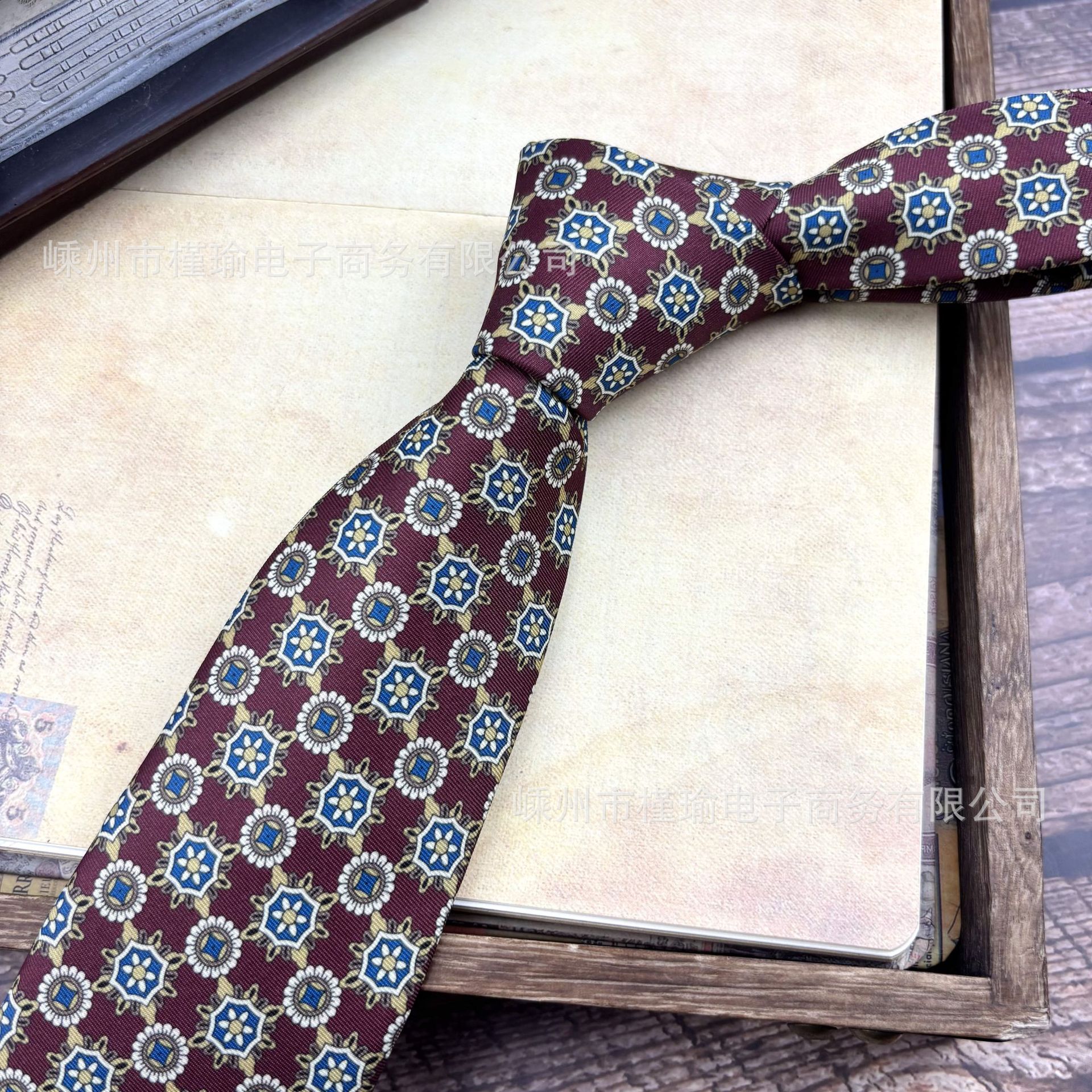 29 라이트 브라운 화환 프린트 핸드메이드